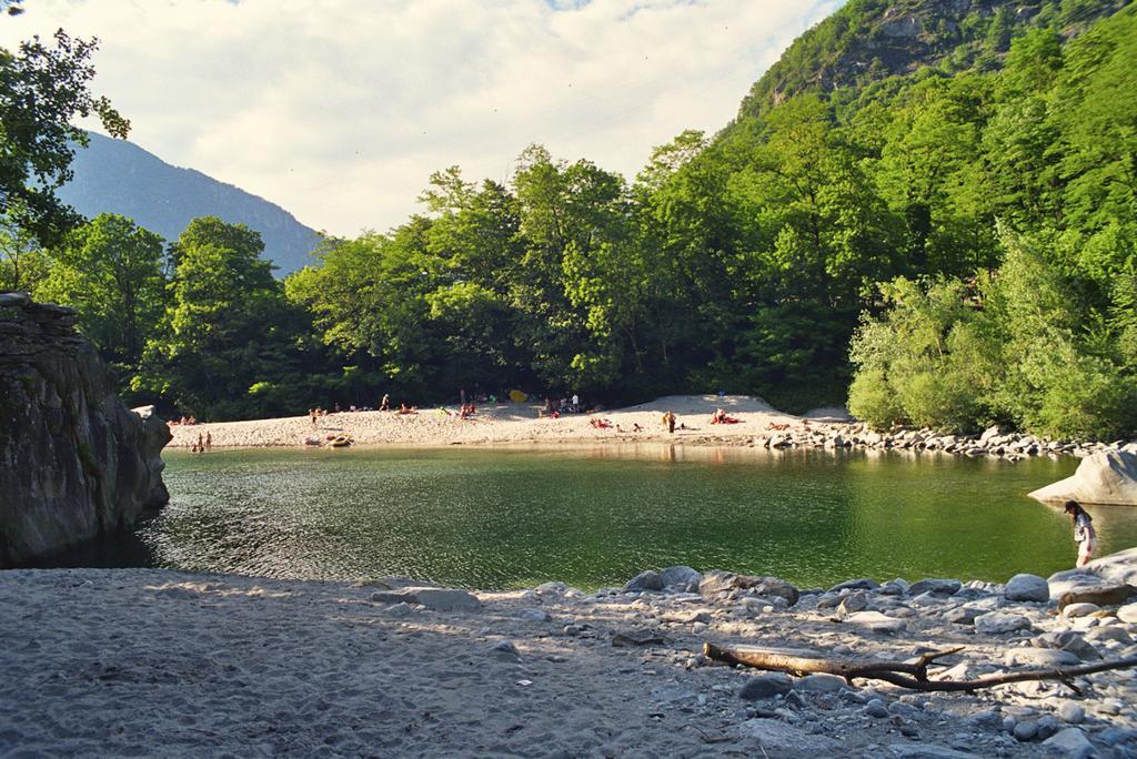 Хостел Baracca Backpacker Aurigeno Экстерьер фото